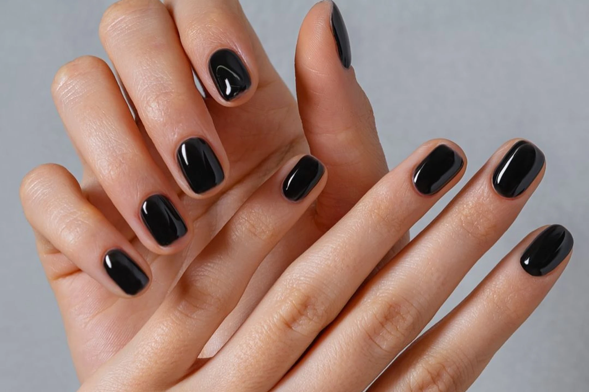 Kratki crni nokti su najpoželjniji trend sezone