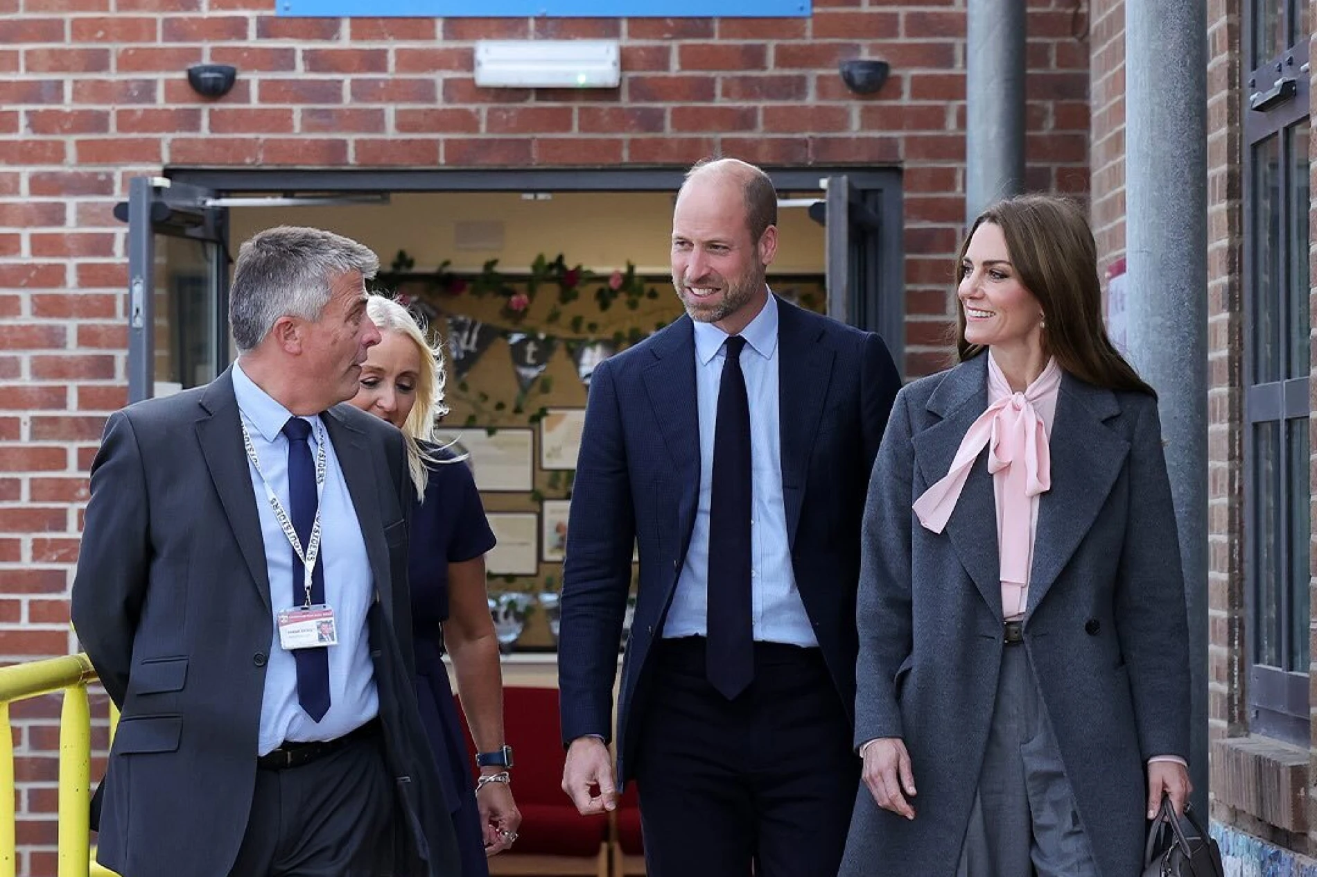 Bluza s mašnom omiljeni je komad u ormaru princeze Kate Middleton, a evo gdje pronaći najbolju