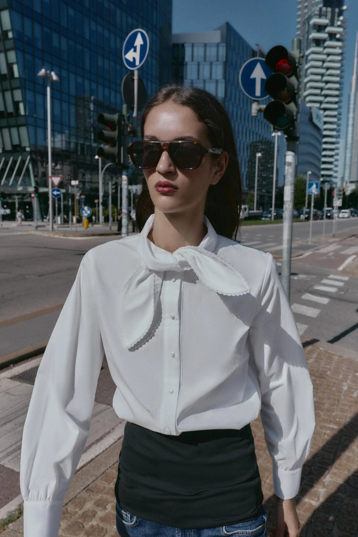 Bluza s mašnom omiljeni je komad u ormaru princeze Kate Middleton, a evo gdje pronaći najbolju