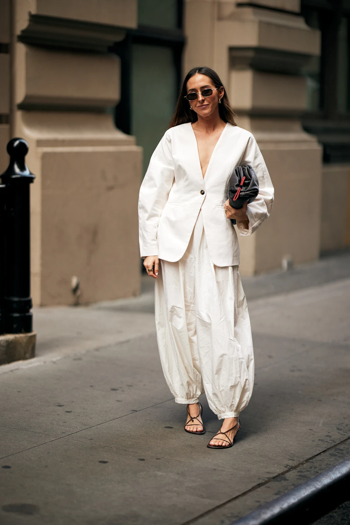 Balon hlače od svile i šifona romantičan su zaokret omiljenom modelu