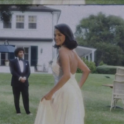 Kako postići frizuru kakvu je Selena Gomez nosila na svom vjenčanju?