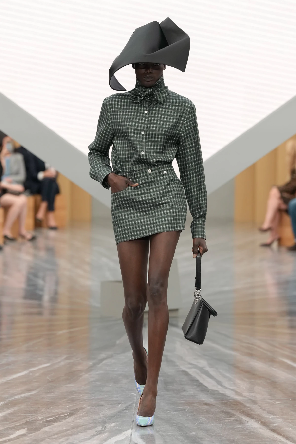 Pogledajte prvu žensku kolekciju Jonathana Andersona za Dior