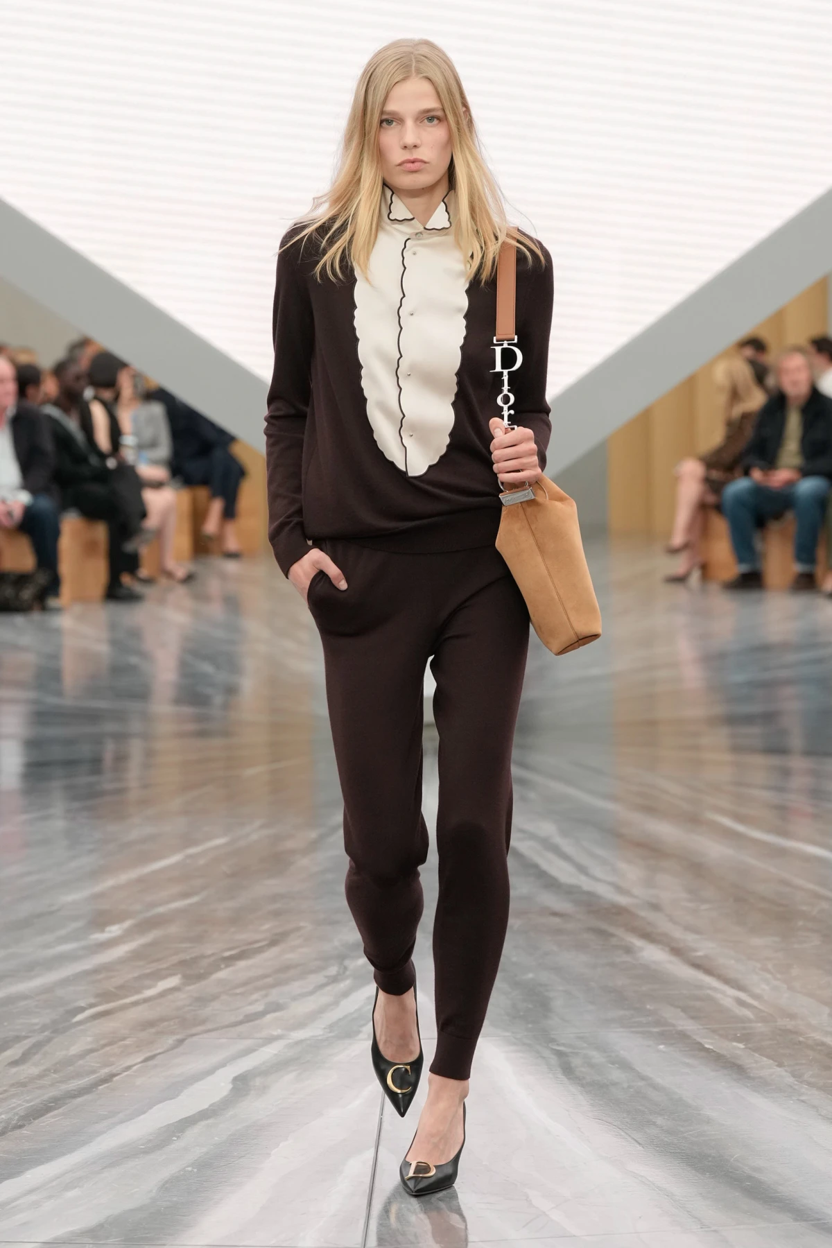 Pogledajte prvu žensku kolekciju Jonathana Andersona za Dior