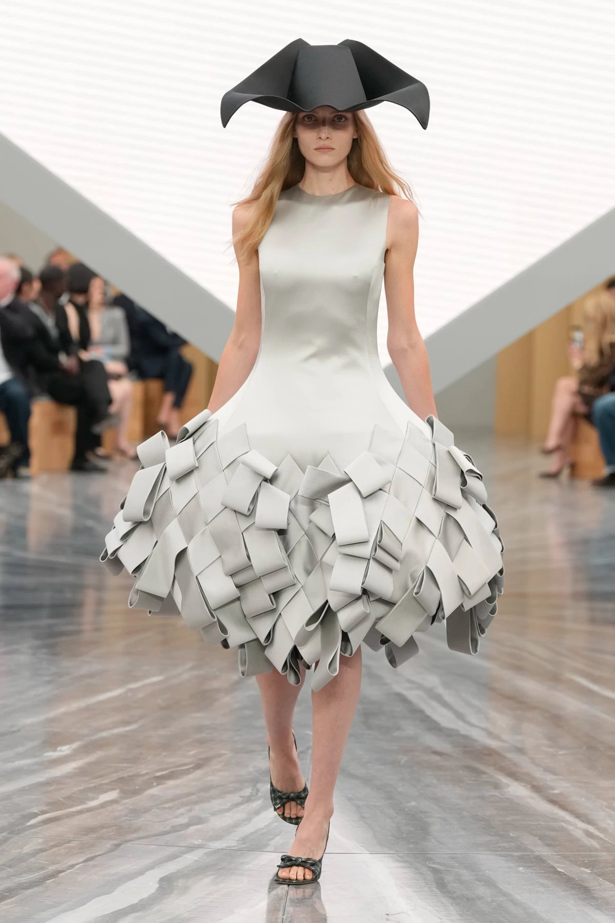 Pogledajte prvu žensku kolekciju Jonathana Andersona za Dior