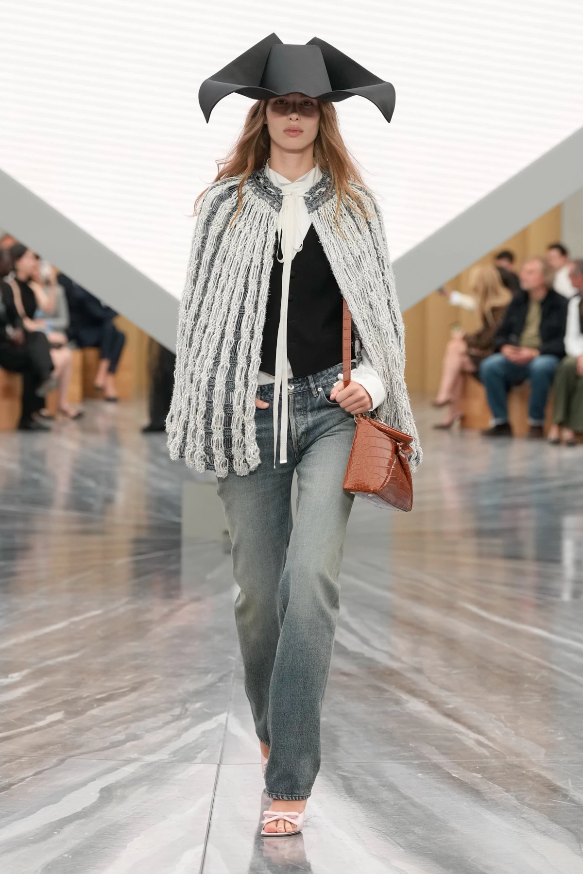 Pogledajte prvu žensku kolekciju Jonathana Andersona za Dior