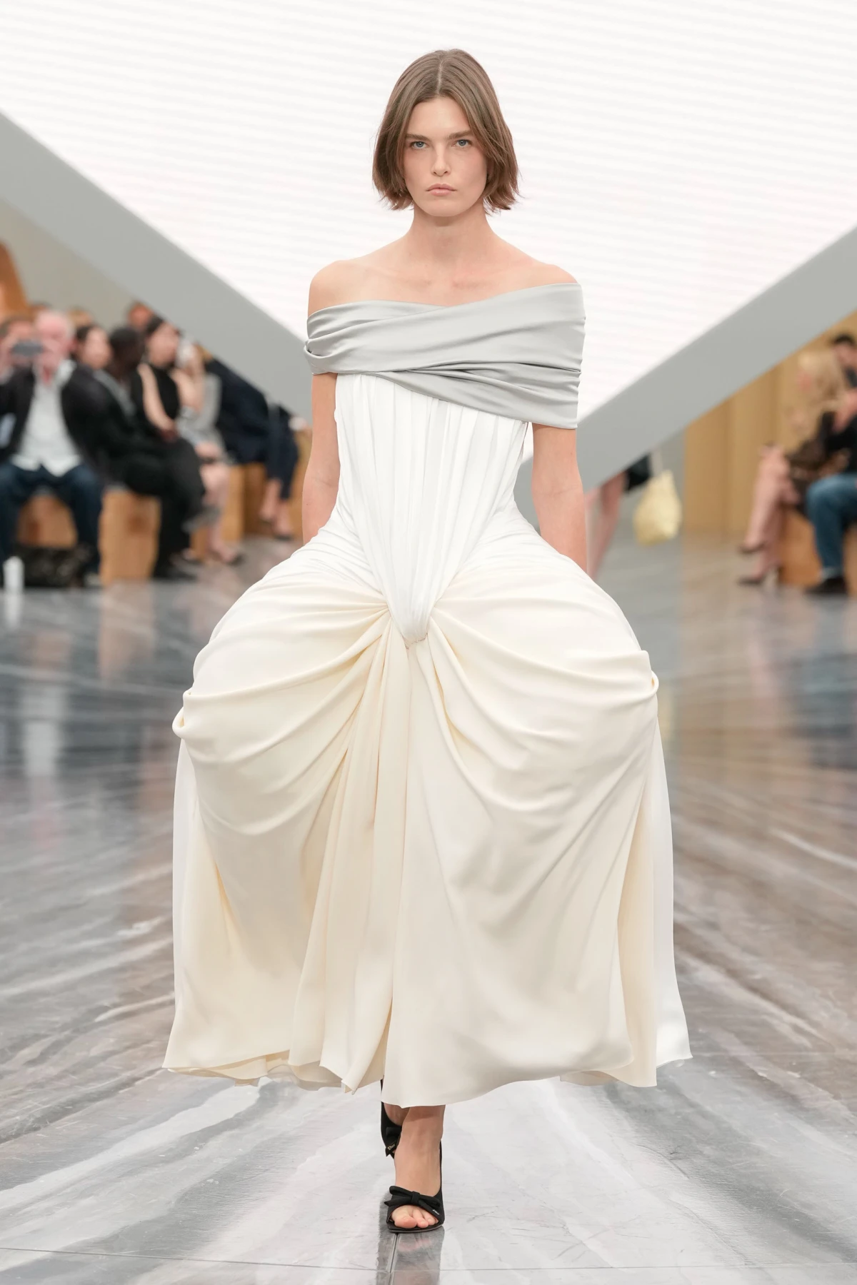 Pogledajte prvu žensku kolekciju Jonathana Andersona za Dior