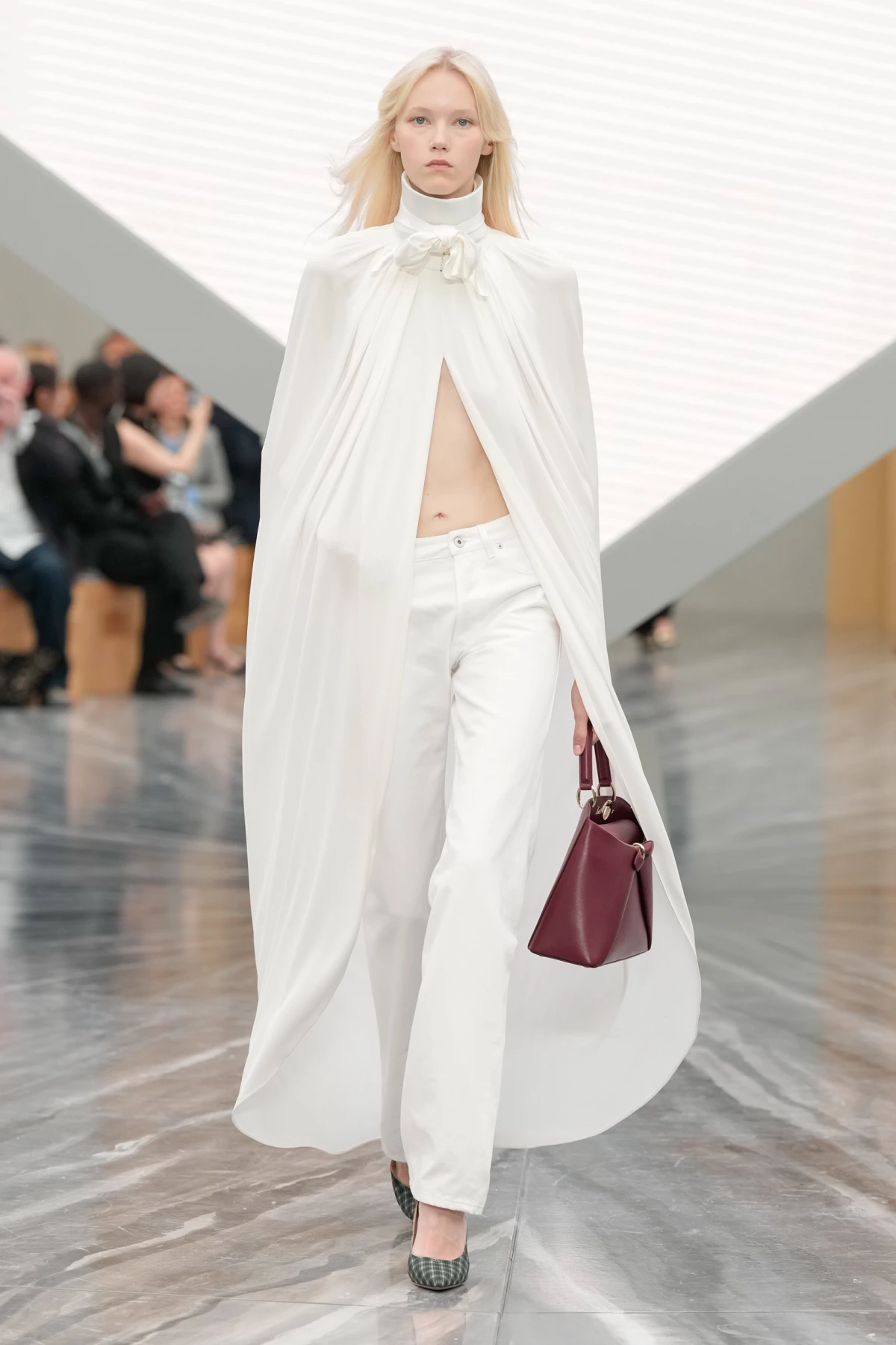 Pogledajte prvu žensku kolekciju Jonathana Andersona za Dior