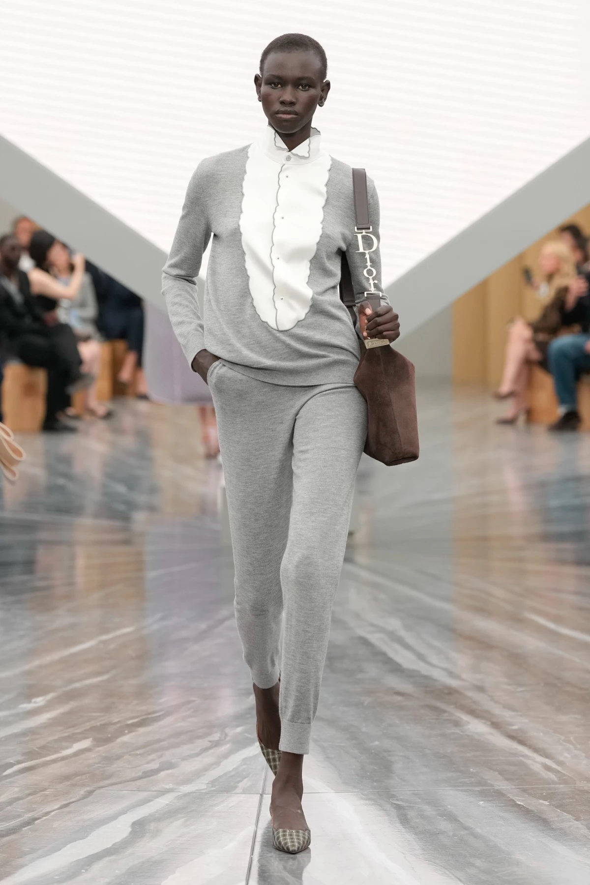 Pogledajte prvu žensku kolekciju Jonathana Andersona za Dior