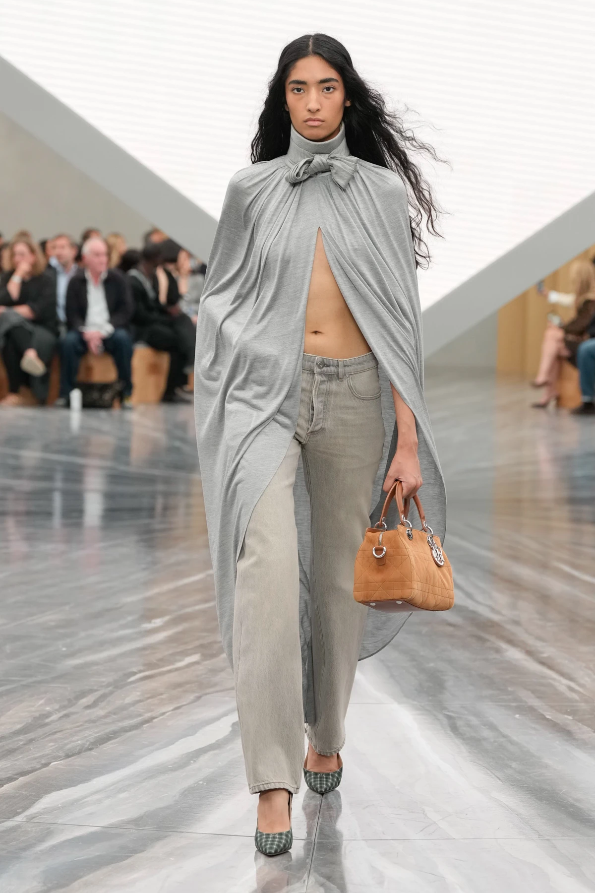 Pogledajte prvu žensku kolekciju Jonathana Andersona za Dior