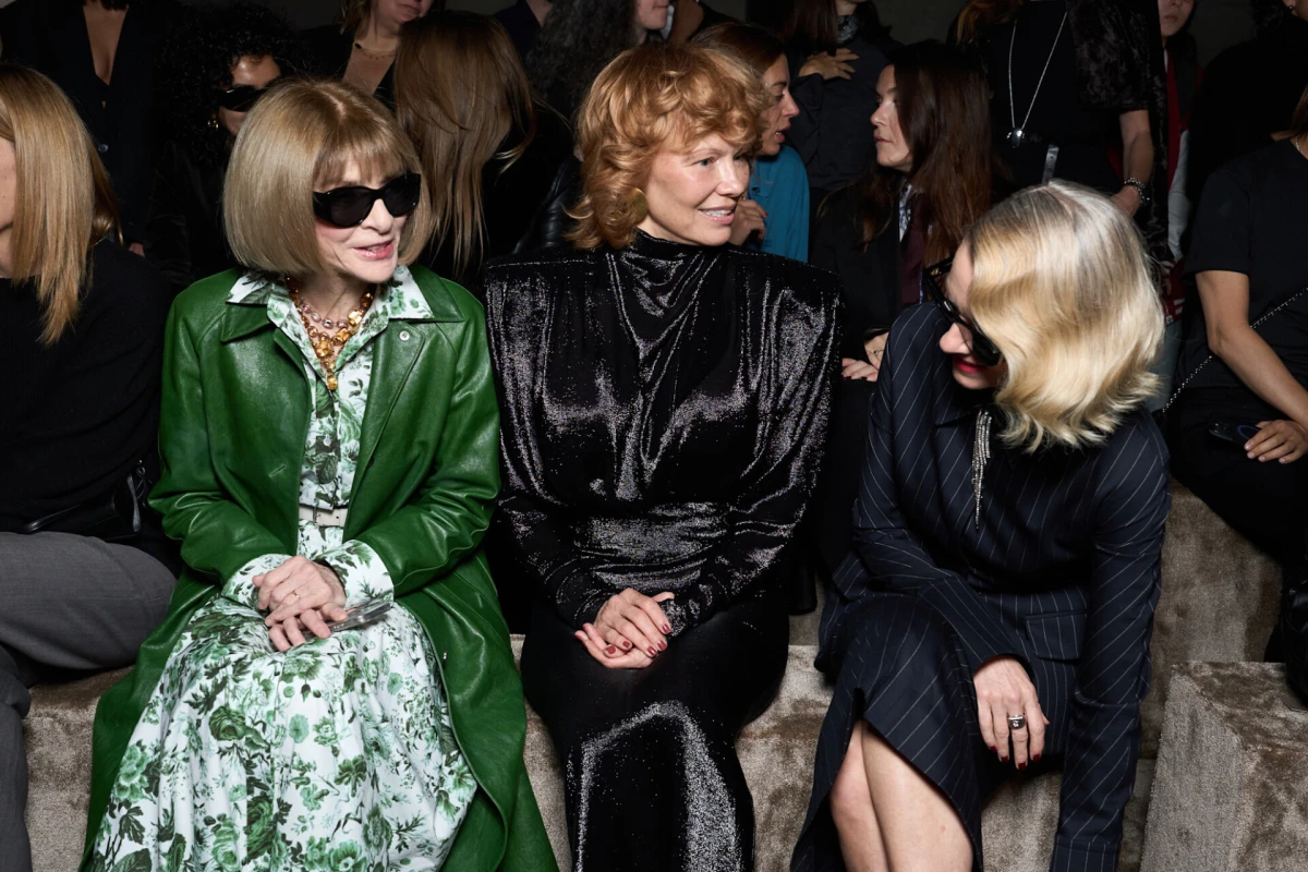 Look Tjedna: Pamela Anderson u 80's eleganciji na Mugler reviji