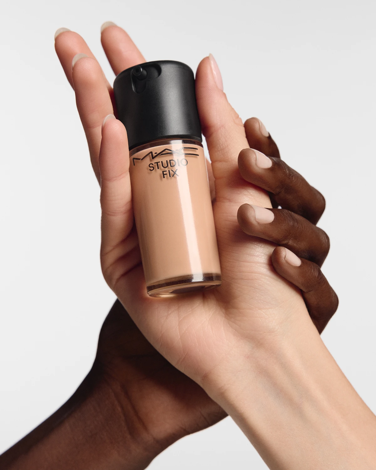 “I Only Wear M·A·C” – jer ponekad je dovoljan samo savršen ten