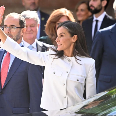 Kraljica Letizia oduševila nas je u bijelom odijelu, koje je ni manje ni više nego iz Manga