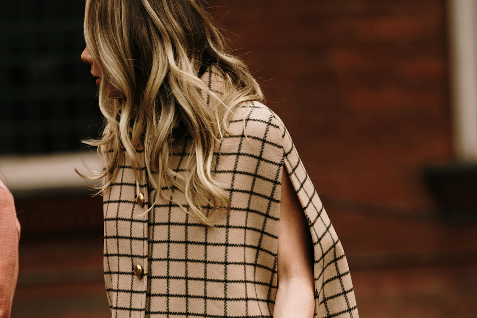 Karirani uzorak polako se uvlači u naše ormare, a mi ga unosimo s ovom COS jaknom