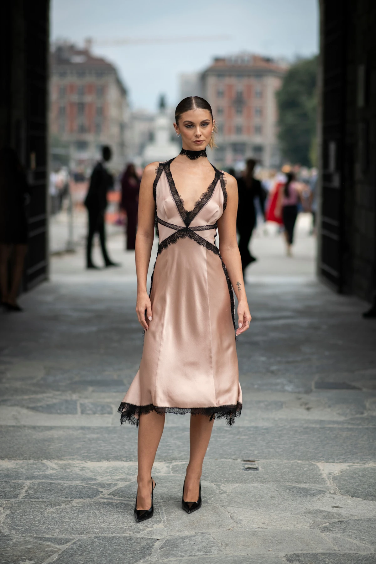 Jesenska garderoba nije potpuna bez romantične, ali i senzualne slip haljine