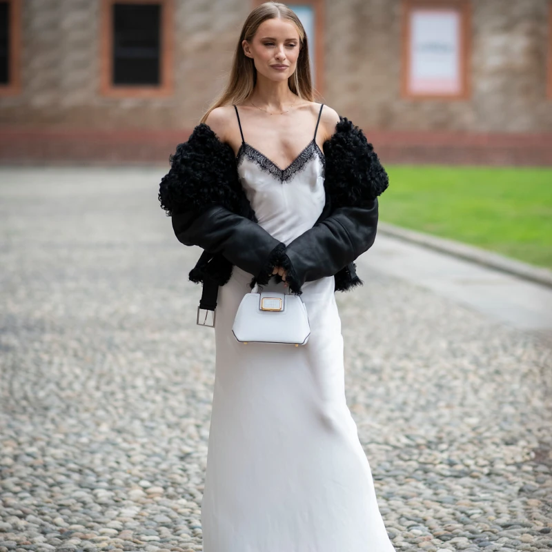 Jesenska garderoba nije potpuna bez romantične, ali i senzualne slip haljine