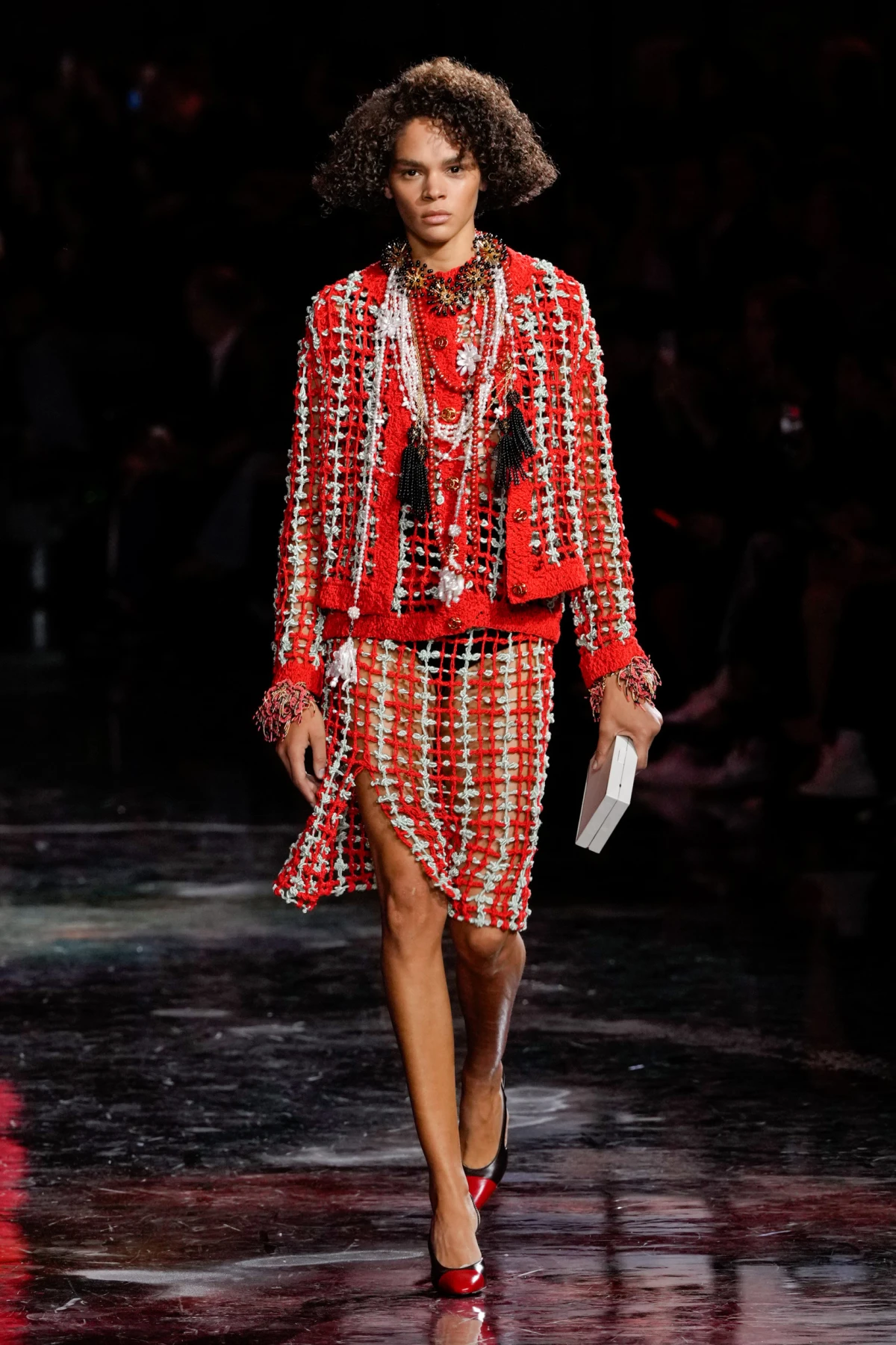 Matthieu Blazy u svojoj prvoj Chanel kolekciji balansira suvremeno i bezvremensko