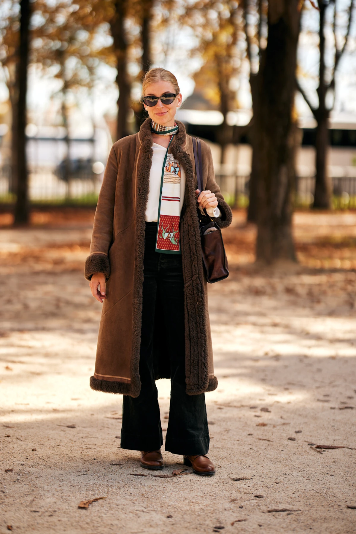 Ne, crni kaput nije najpoželjniji komad ove sezone. Nosi se bogatija boja...