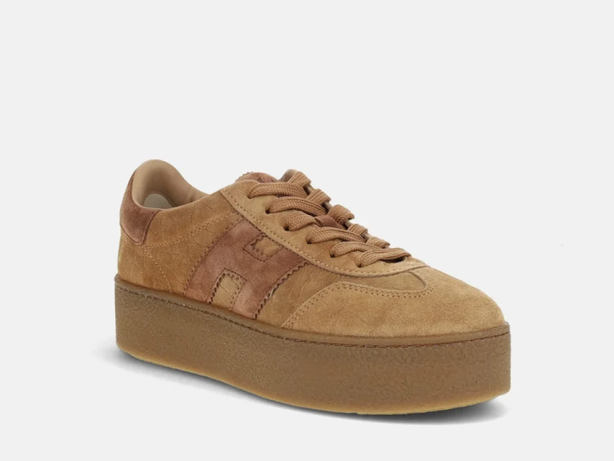 Zaboravite na bijele tenisice, ove jeseni sve se vrti oko smeđih tenisica od brušene kože