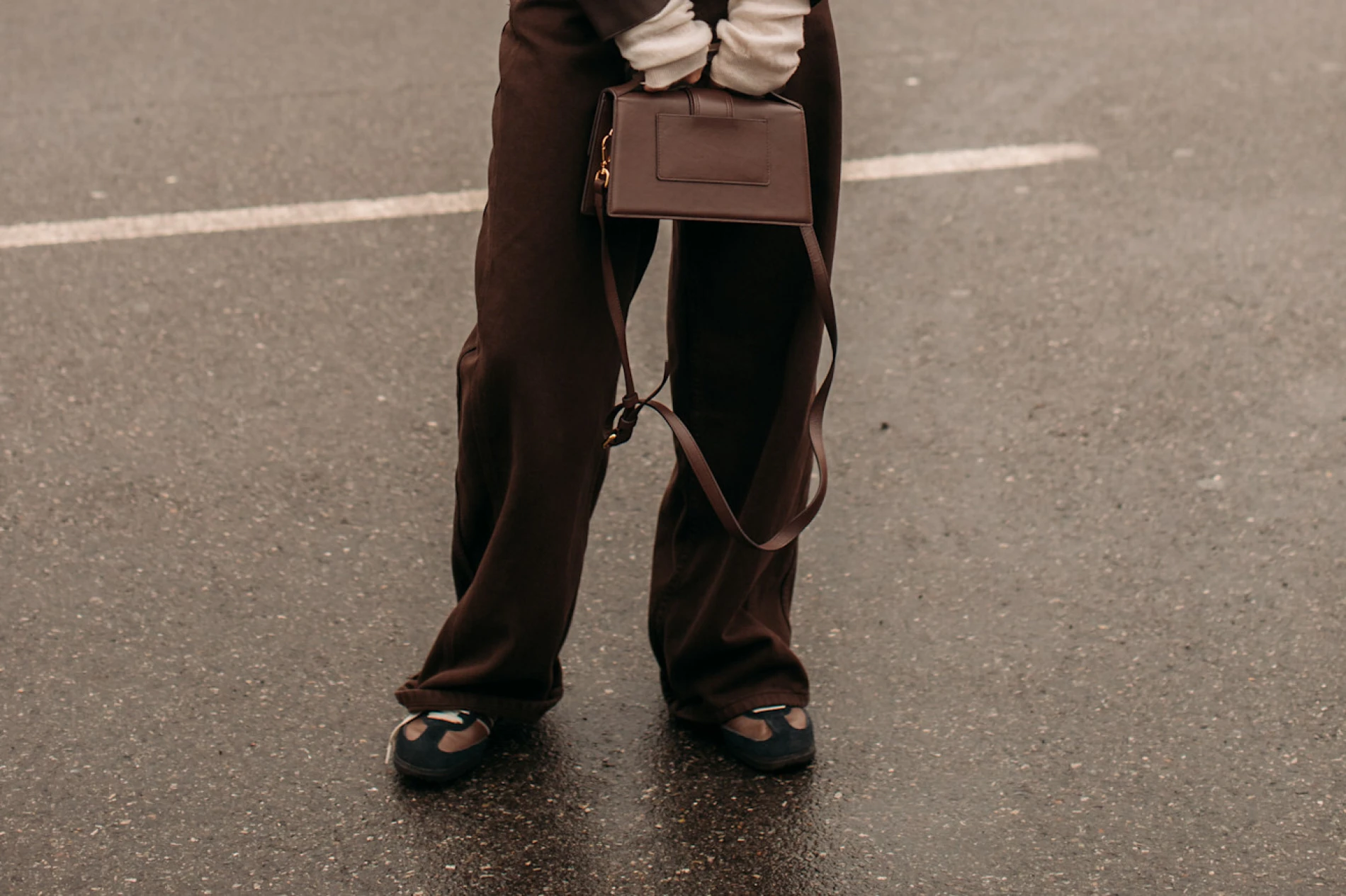 Zaboravite na bijele tenisice, ove jeseni sve se vrti oko smeđih tenisica od brušene kože