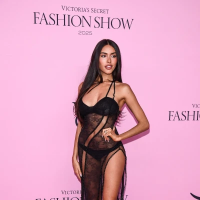 Ružičasti tepih revije Victoria’s Secret vrvio je seksi modelima crnih haljina