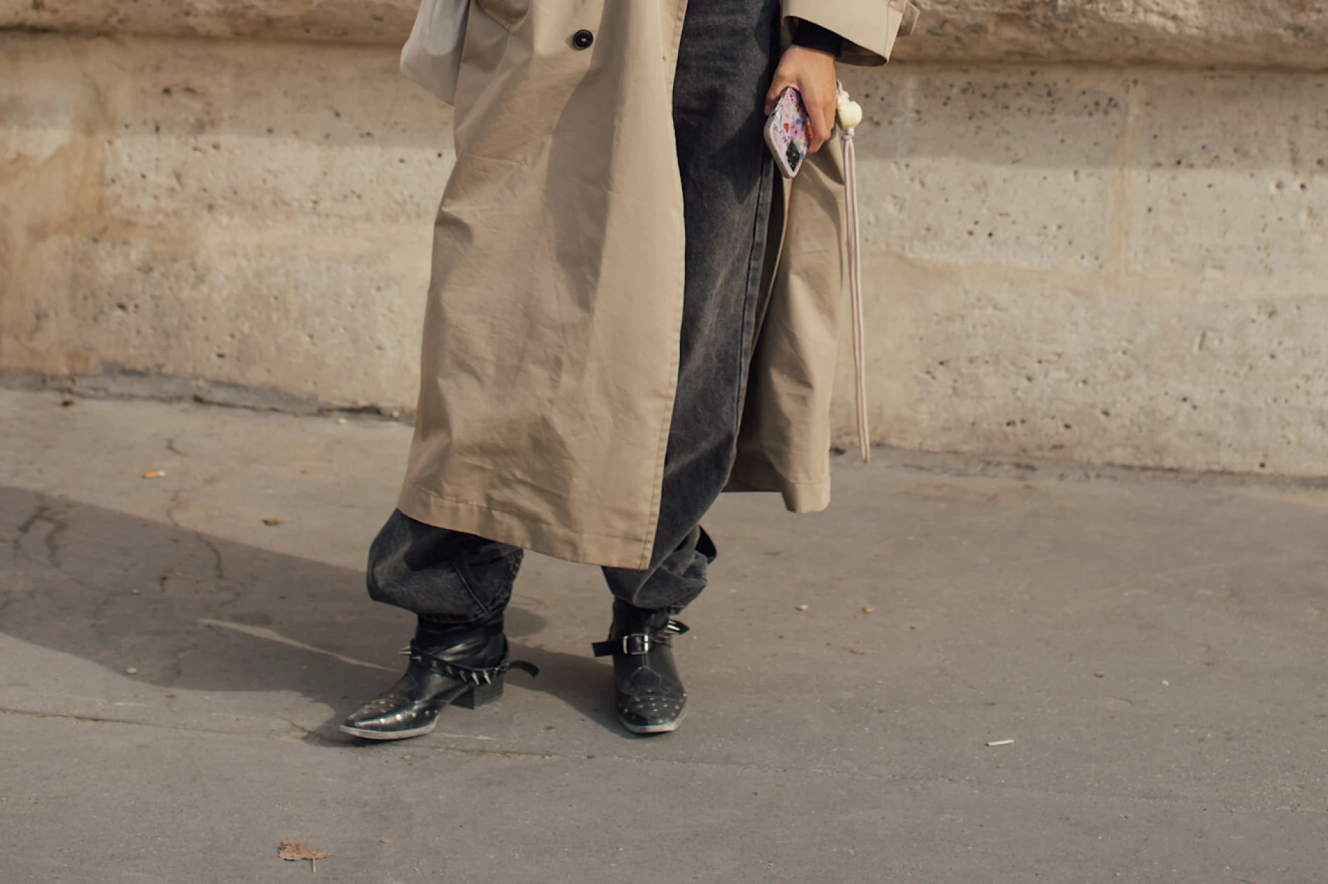 Ravne crne gležnjače su must have komad u ormaru, evo modela do 100 eura