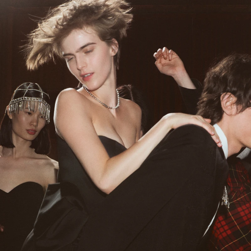 Zbog nove Alexander McQueen blagdanske kampanje jedva čekamo party sezonu