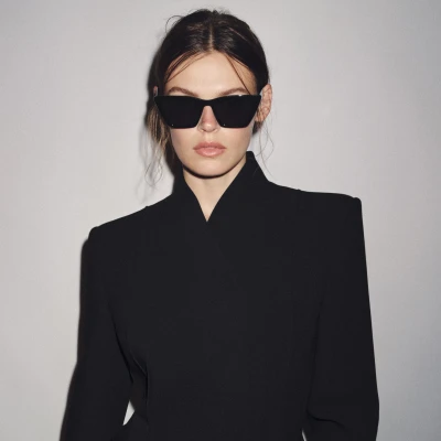 Minimalizam u Zara stilu dolazi u obliku crnih blejzera