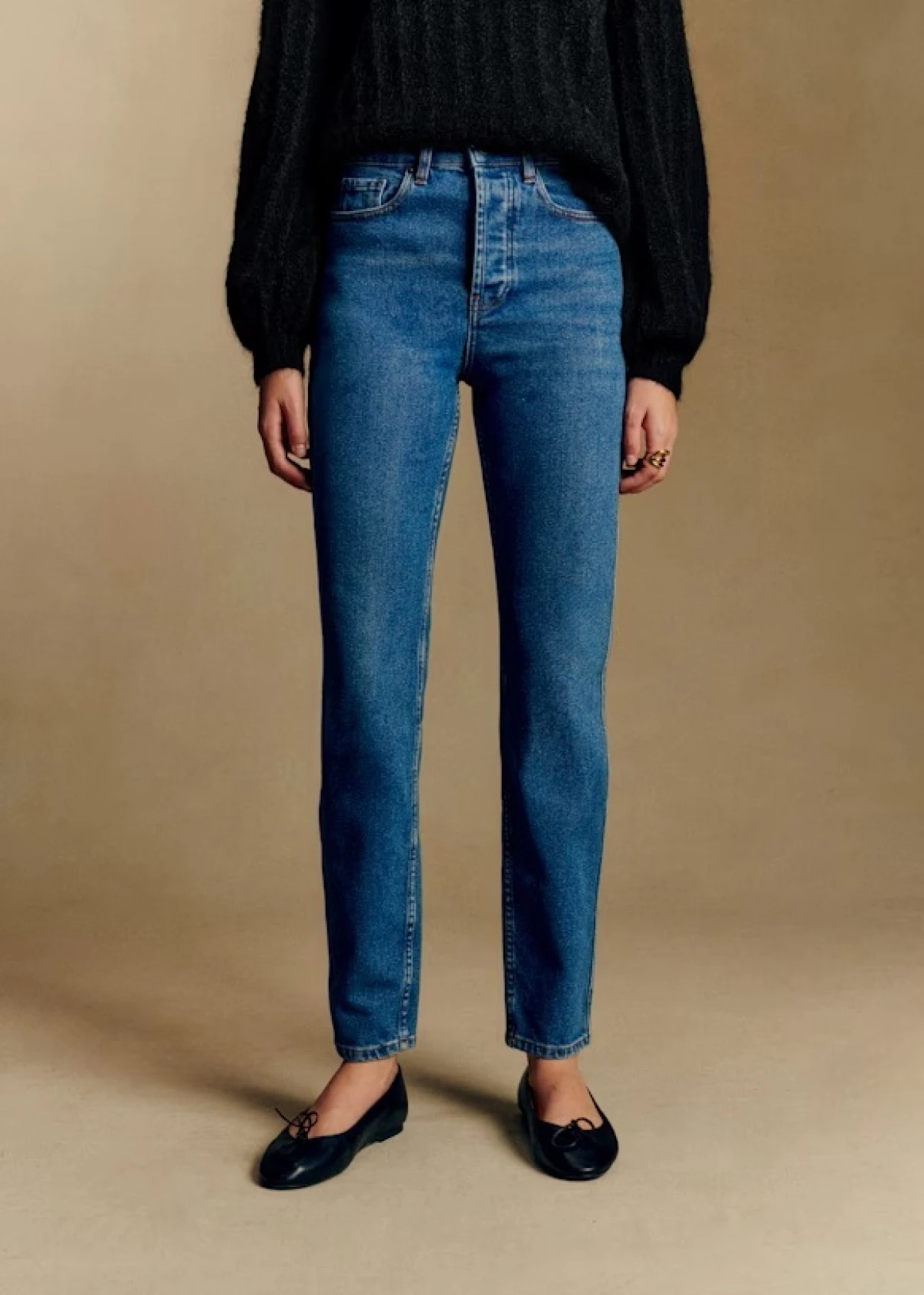 Ovaj model traperica idealan je spoj skinny i oversized modela, a nema žene kojoj ne stoje dobro