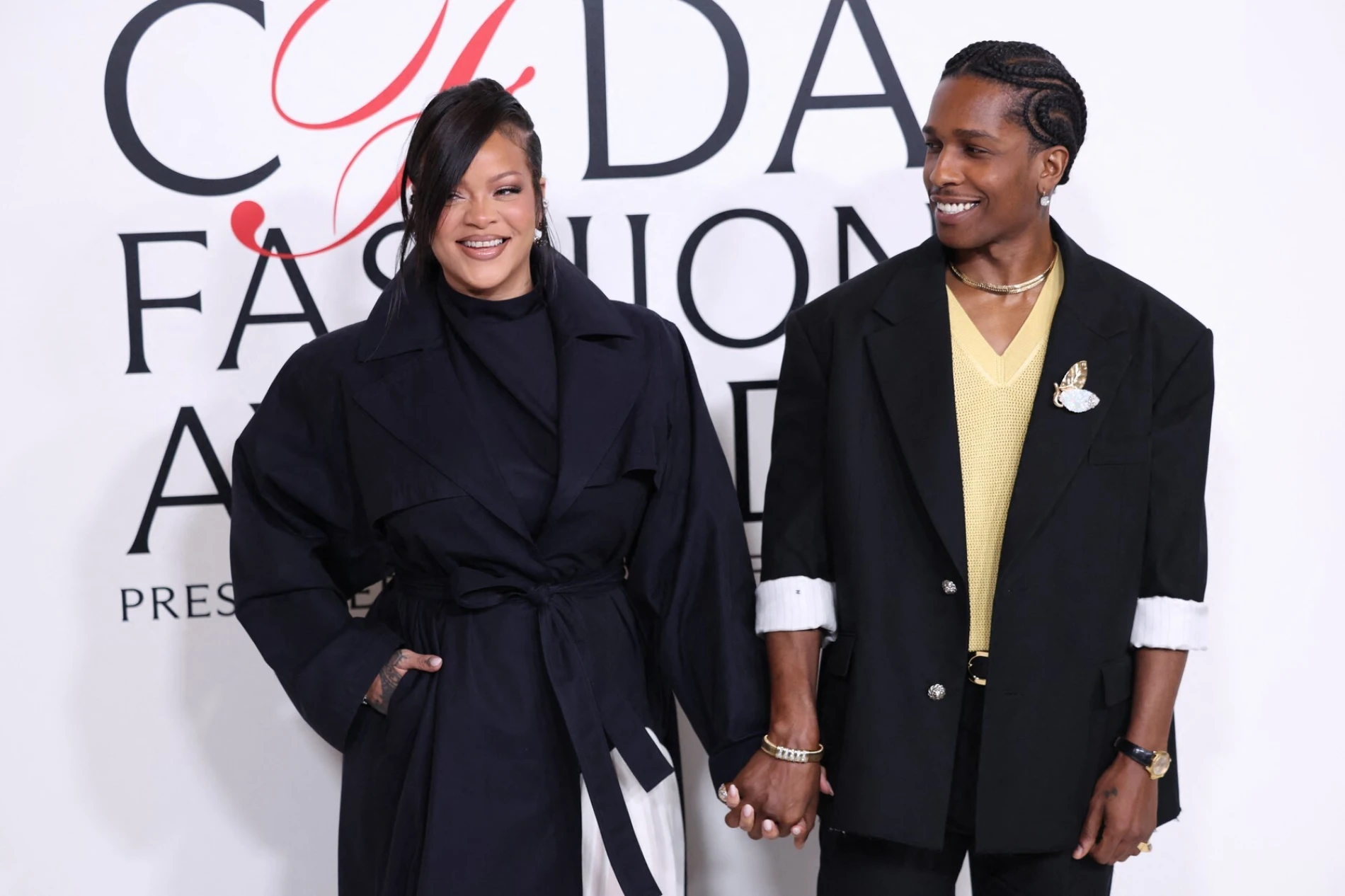 Sada su oboje službeno modne ikone: A$AP Rocky primio CFDA nagradu, a uz njega je bila Rihanna