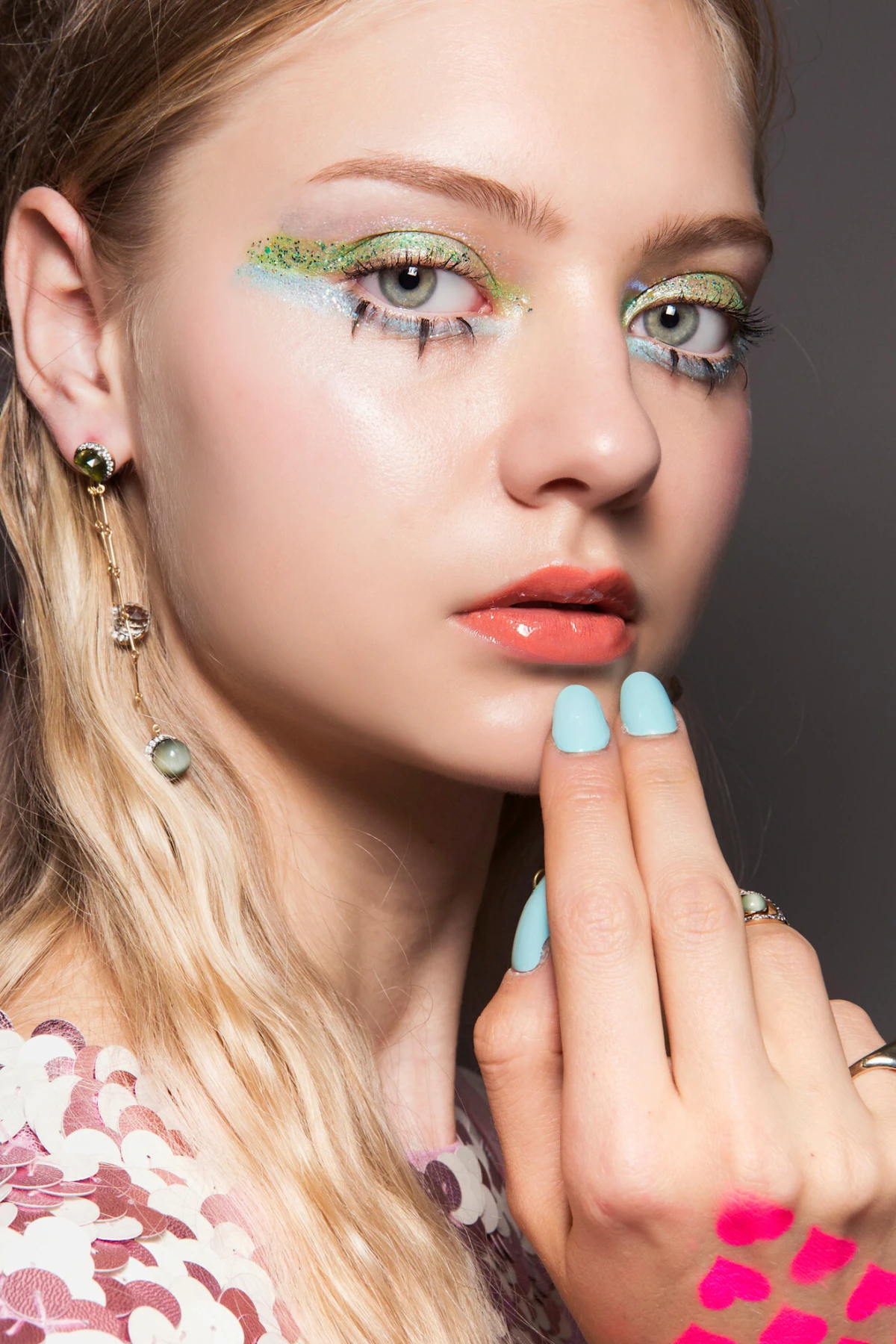 Nebesko plave i icy manikure će vladati ovom zimom!