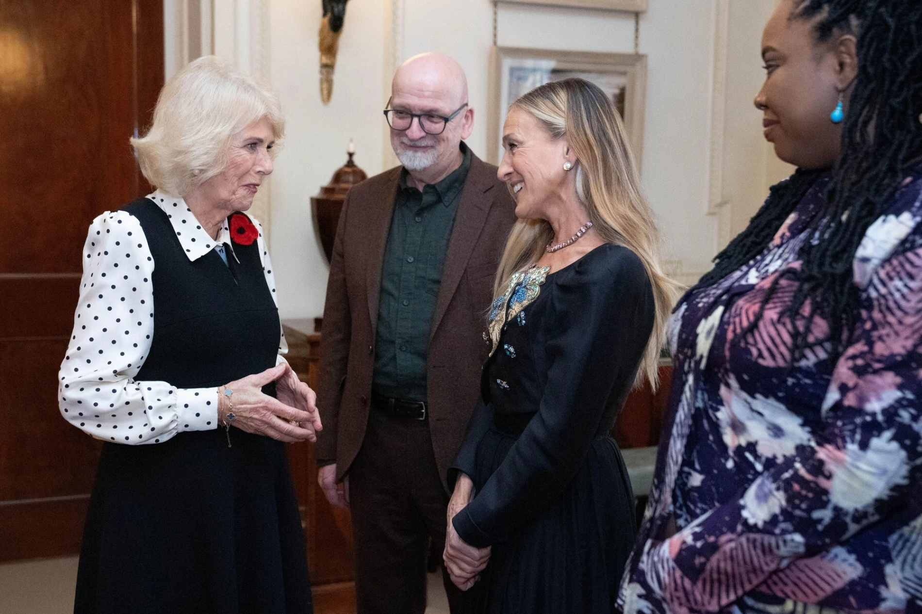 Susret modne i prave kraljice: Sarah Jessica Parker upoznala je kraljicu Camillu