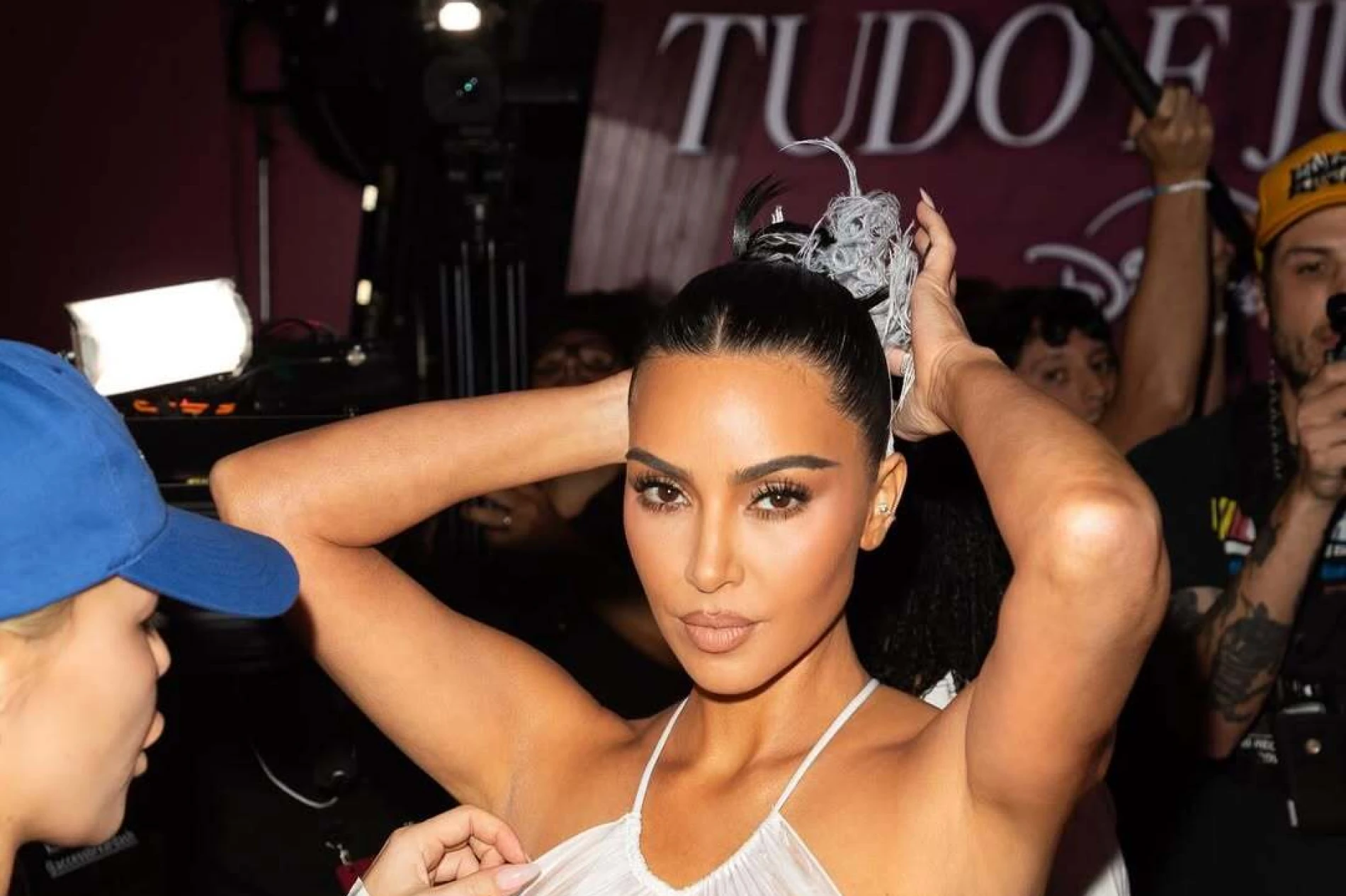Kim Kardashian otkrila je svoj makeup trik za prirodno podignut izgled lica
