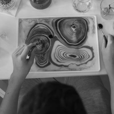 Znate li što je suminagashi, opuštajuća tehnika crtanja na vodi?