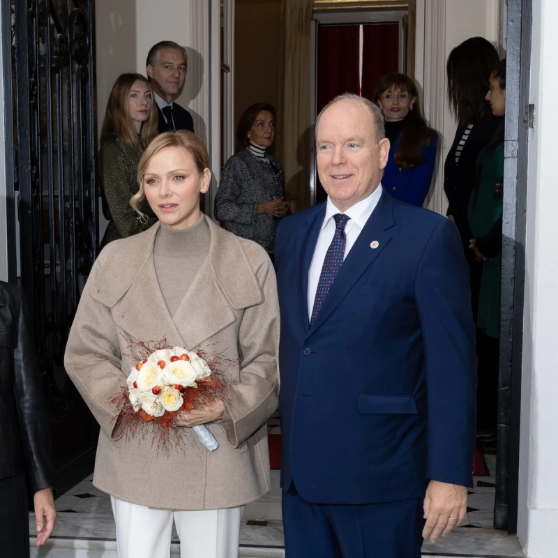 Jednostavna, ali efektna modna kombinacija princeze Charlene koju želimo kopirati