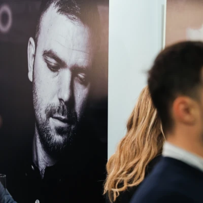 Izložba fotografija koja razbija predrasude: Otvorena je &bdquo;Mu&scaron;ka strana priče&rdquo;