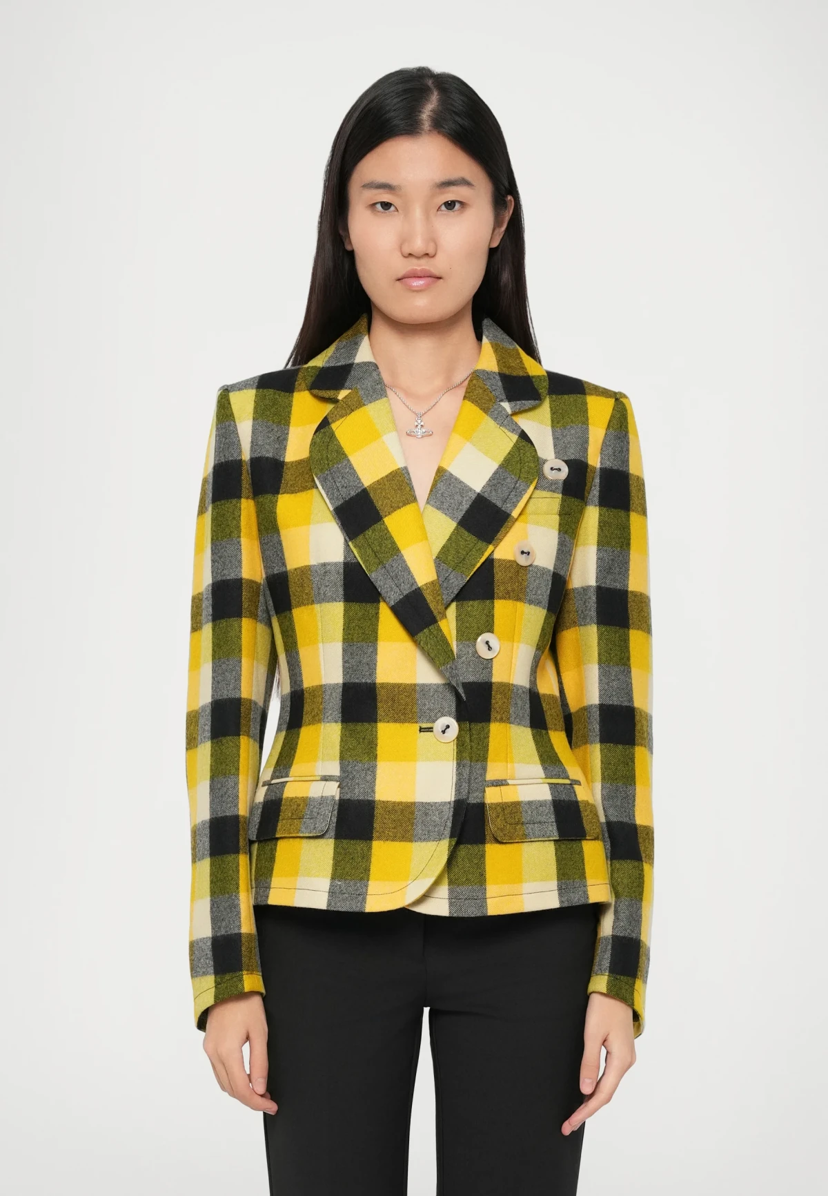 Karirani uzorak preplavio je trgovine, a ovo su naši omiljeni komadi iz ponude