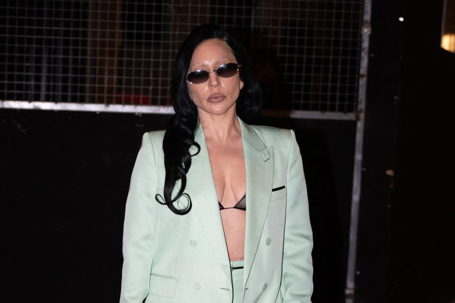 Look dana: Lady Gaga u Tom Ford odijelu (ne)očekivane boje