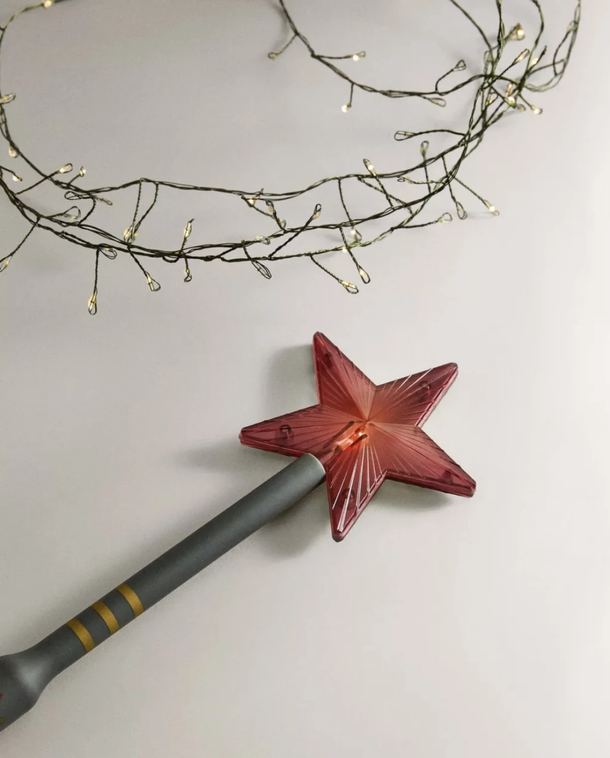 Ako bismo ovog Božića morali odabrati samo jedan ukras, onda bi to definitivno bio ovaj čarobni štapić iz Zara Home