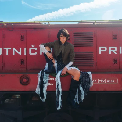 Elle editorijal: Off track, on trend