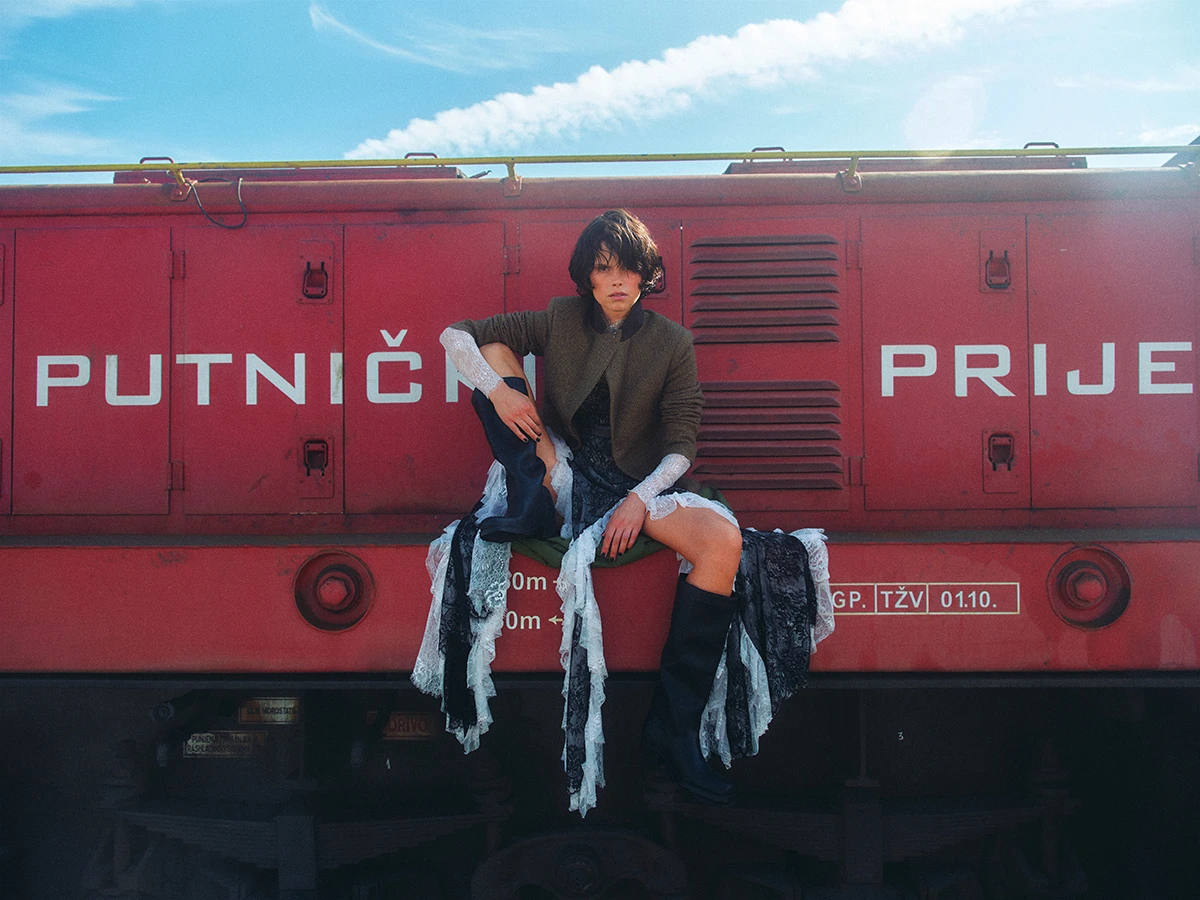 Elle editorijal: Off track, on trend