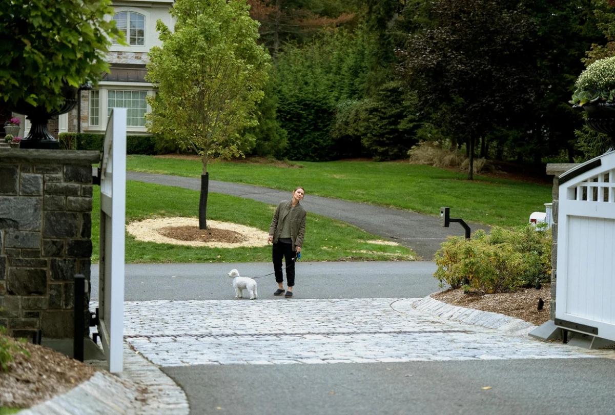 Piše Jelena Veljača: The Beast in Me i sva lica Claire Danes