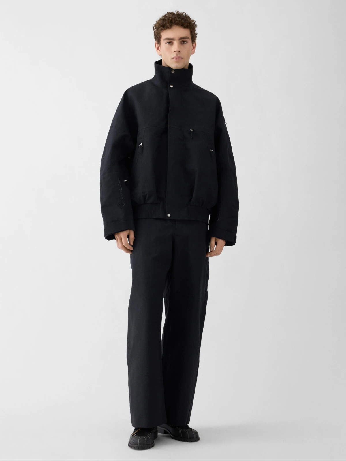 Jacquemus x Nike kolekcija koja je stvorena za après-ski je stigla u prodaju