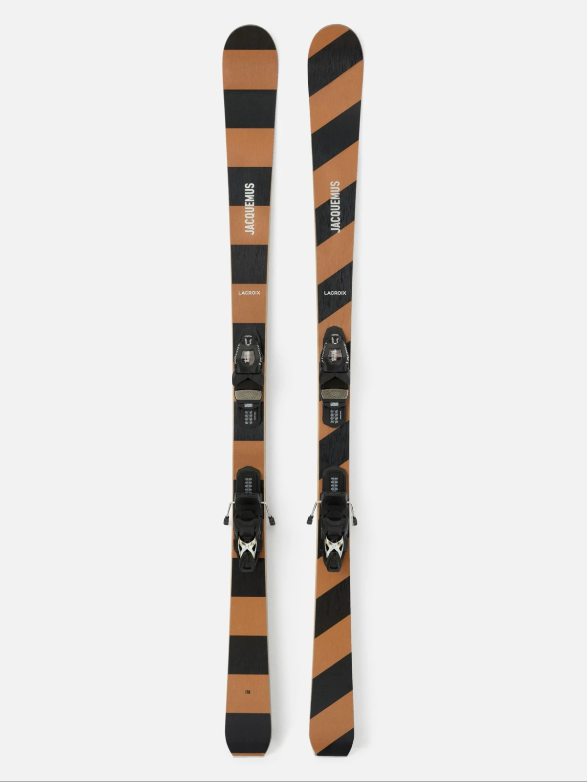 Jacquemus x Nike kolekcija koja je stvorena za après-ski je stigla u prodaju