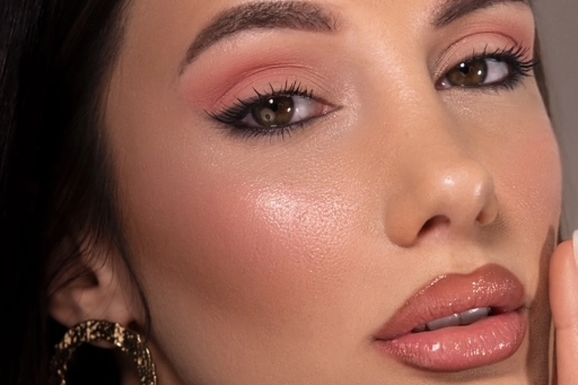 Klaudija Kelemović nam otkriva svoje najbolje glam trikove za ovu blagdansku sezonu