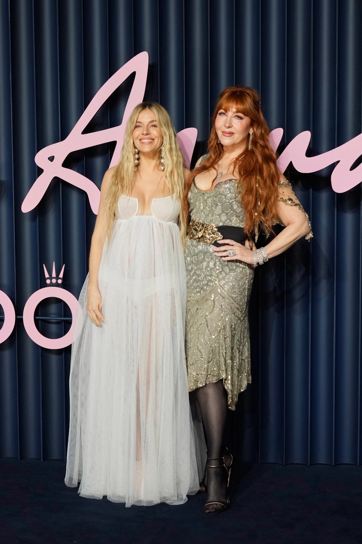 Sienna Miller i Ellie Goulding pokazale trudničke trbuščiće na Fashion Awards 2025