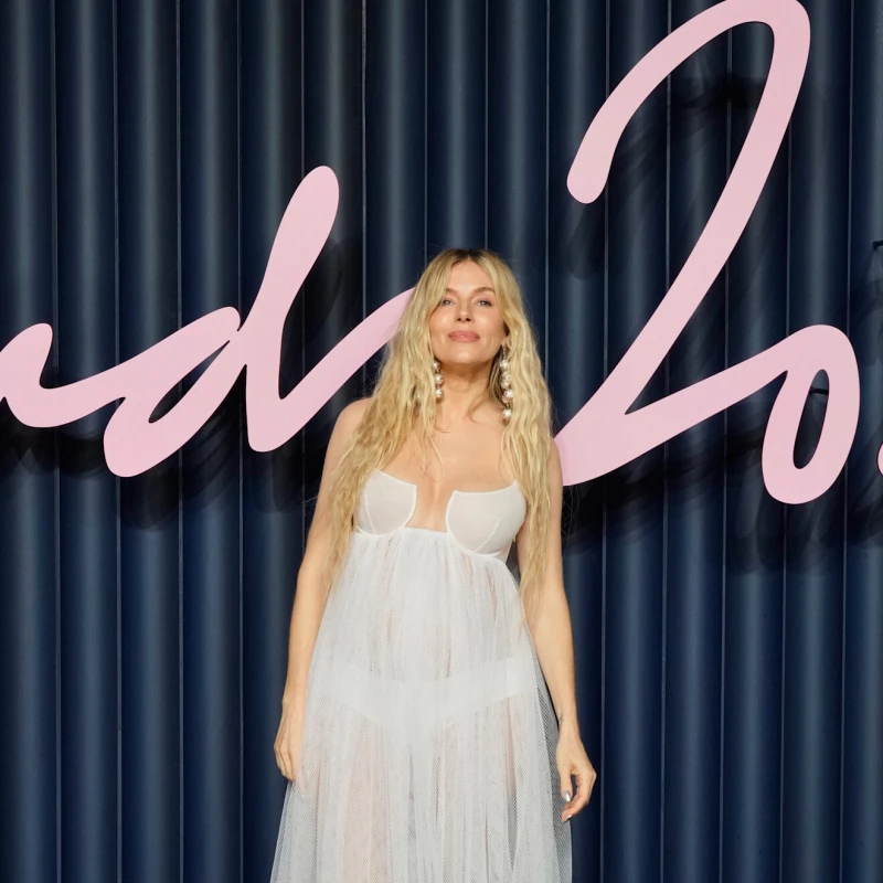 Sienna Miller i Ellie Goulding pokazale trudničke trbuščiće na Fashion Awards 2025