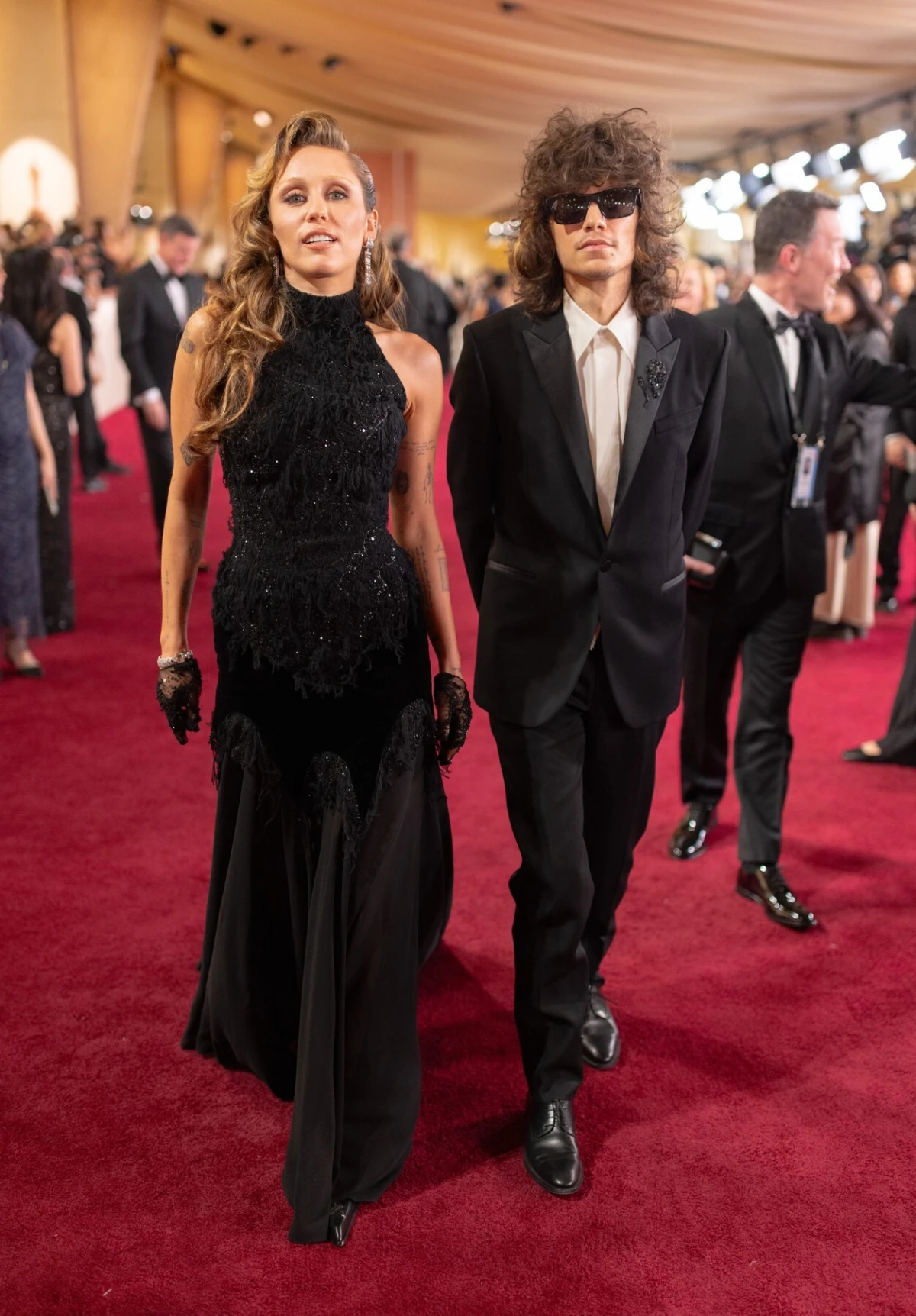 Sve što znamo o zaručničkom prstenu Miley Cyrus s cushion-cut dijamantom