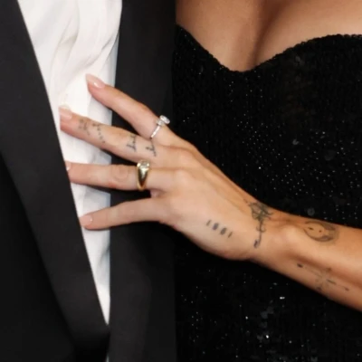 Sve što znamo o zaručničkom prstenu Miley Cyrus s cushion-cut dijamantom