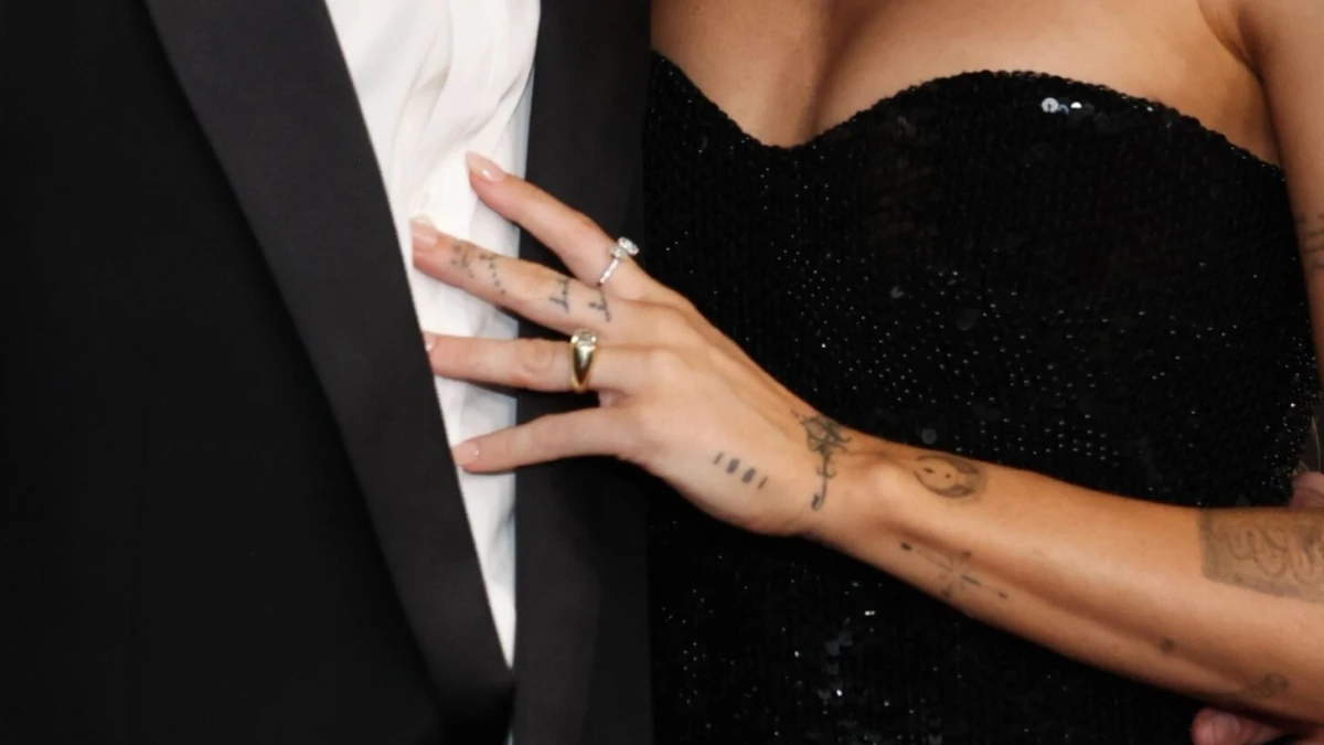 Sve što znamo o zaručničkom prstenu Miley Cyrus s cushion-cut dijamantom