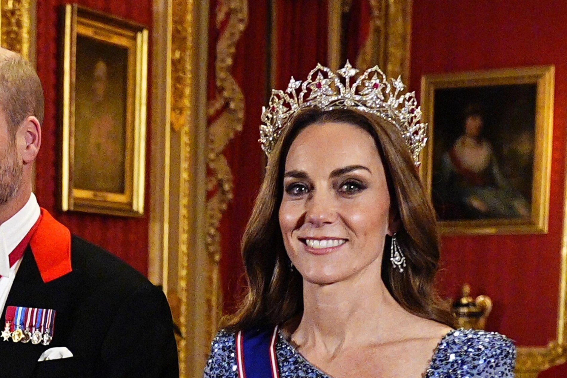 Kate Middleton pojavila se s tijarom koja na sebi ima više od 2 600 dijamanata
